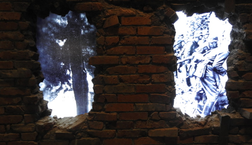 Nawiązanie do obrony polskiego Westerplatte