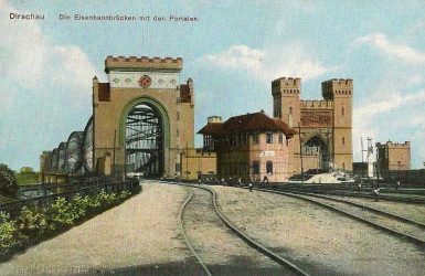 Widok z dworca w Tczewie na most kolejowy. Źródło: bazakolejowa.pl