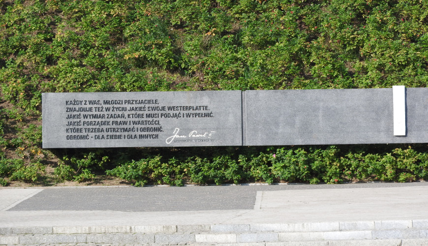 Pomnik papieski na Westerplatte.
