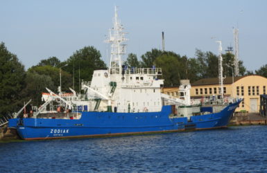 Statek hydrograficzny s/v "Zodiak" przy Bazie Oznakowania Nawigacyjnego.