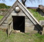 Kula - kaszubska piwnica wykopana w ziemi, kryta ceglanym dachem i darnią.