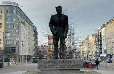 Pomnik Antoniego Abrahama w Gdyni.