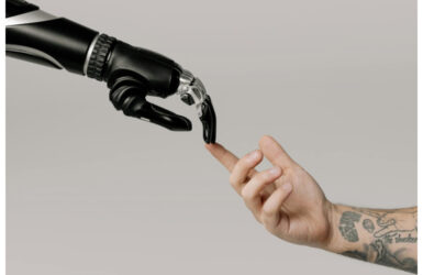 Prawo AI takie jak AI Act reguluje kwestie bezpieczeństwa korzystania z takich systemów narzędzi w wielu firmach