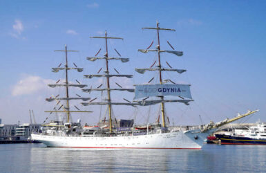Dar Młodzieży wypłynął w rejs do Stanów Zjednoczonych. Fot. Uniwersytet Morski w Gdyni.