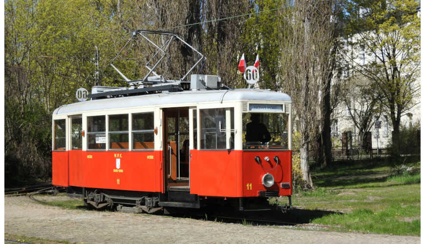 Zabytkowy tramwaj Konstal N z 1952 roku.